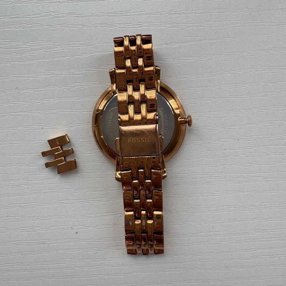 Fossil Women's Rose Gold Watch - Picture 2 of 2